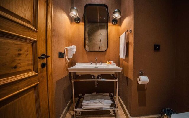 The Remote Hotel
