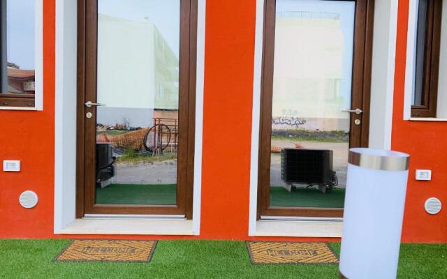 Luxar room