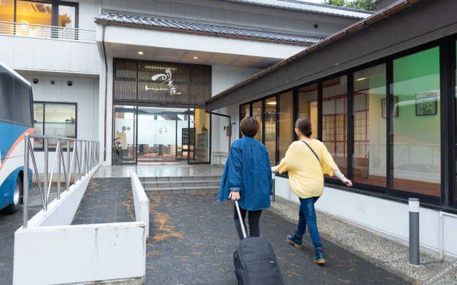 Shima no Hikari ga Ayanasu Uminoyado Hagoromosou