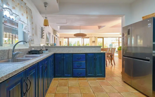 Beach Villa in El Portillo Sleeps 12