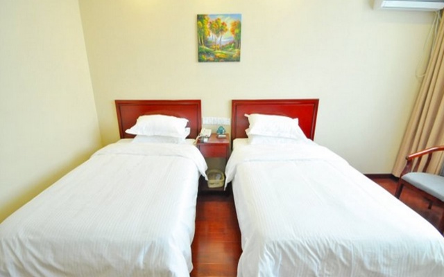 GreenTree Inn LinYi Yitang Town Shuangling Road Express Hotel — фото 4