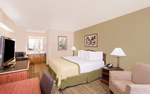 Baymont Inn & Suites Albany - Hotel in Albany - Photo 2