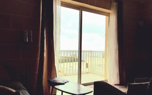 Palm Court Apartment
