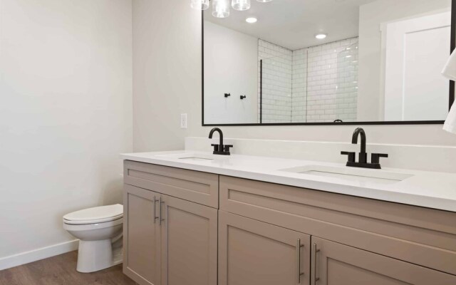 Lagoon Breeze 2 Bedroom Condo