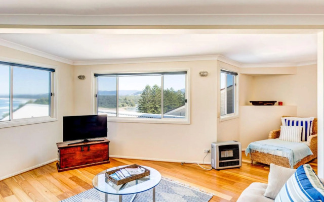 THE LOOKOUT AT GERROA Gerroa 4pm check out Sundays