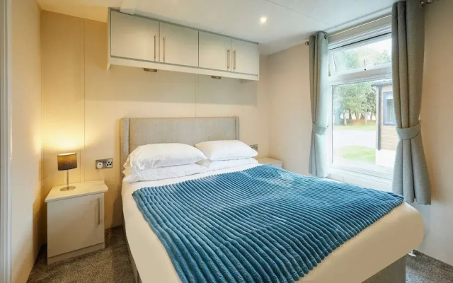Host Stay Tarn Lodge