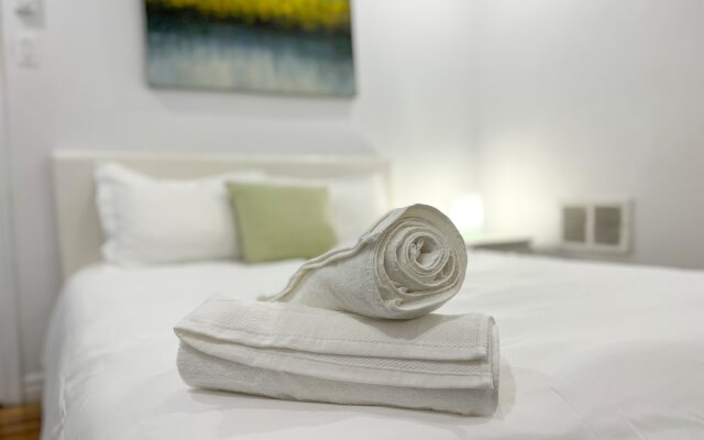 Chic Townhome with Garage Dt MTL