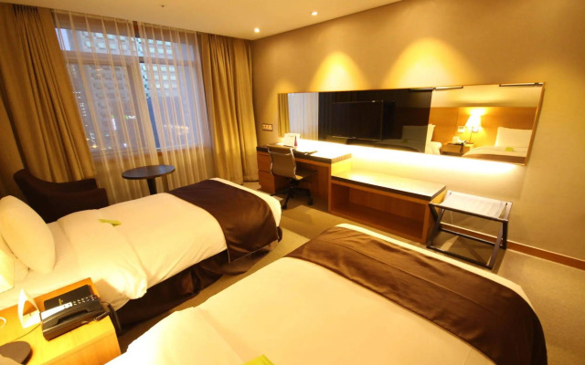 The Central Plaza Hotel