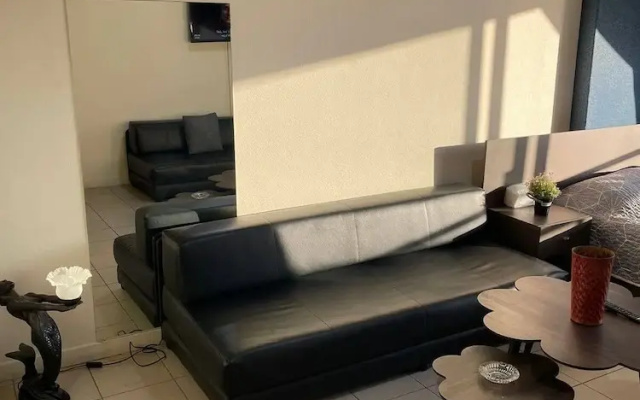 Loft in Siwar,2 min From Hotel Le Royal,incl Motor