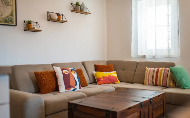 Charming and Tranquil Kastel Gomilica Apartment With Balcony and Patio