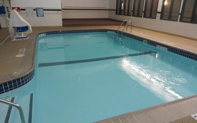 Country Inn & Suites by Radisson, Merrillville, IN