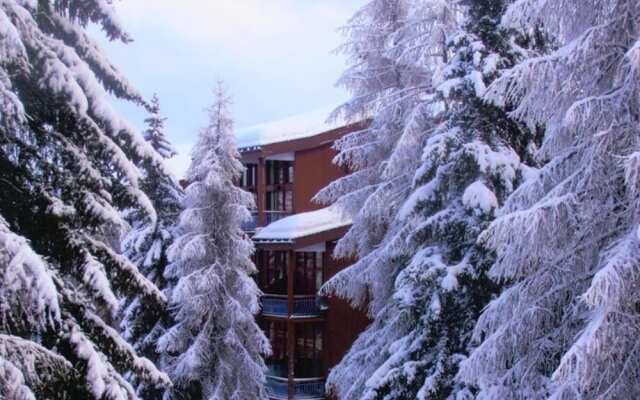 Studio in Bourg-Saint-Maurice, with Wonderful Mountain View, Pool Access, Furnished Balcony