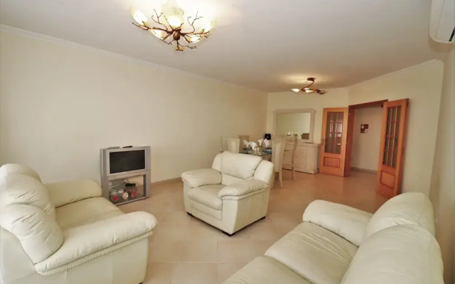 Lovely 2 -bedroom Vacation Apartment In Quarteira