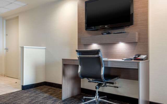 Clarion Hotel & Suites