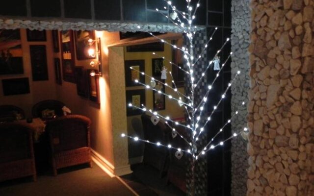 44 On Ennis Guest Lodge and Restaurant