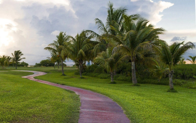 Las Gaviotas Hotel & Suites