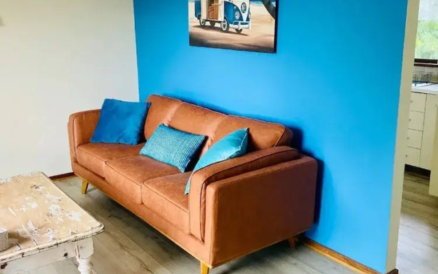 Unwind Retro-vibe Pet Friendly