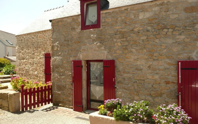 Stone House in Lilia Near Ile Vierge Lighthouse
