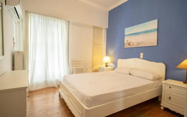 Larissa Station metro st. 2 bedrooms 3 pers. flat