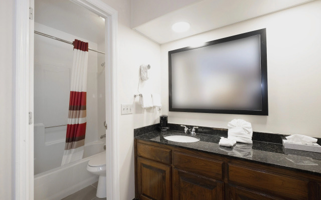 Red Roof Inn & Suites Calhoun