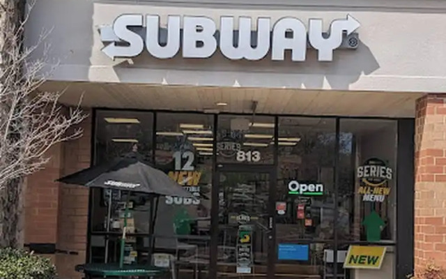 Jacuzzi,crib,walk to Chineese,kebab Rest,food Lion