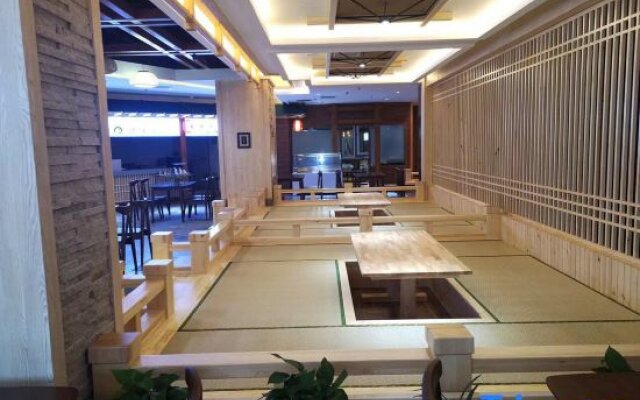 Tanghe Hot Spring Holiday Hotel
