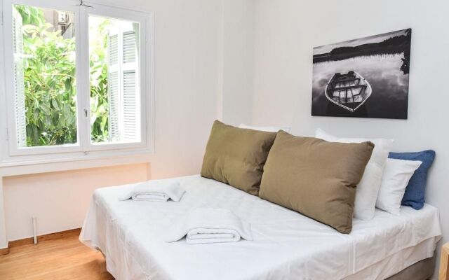 Warm Apartment at Exarchia 1 bed 2 pers