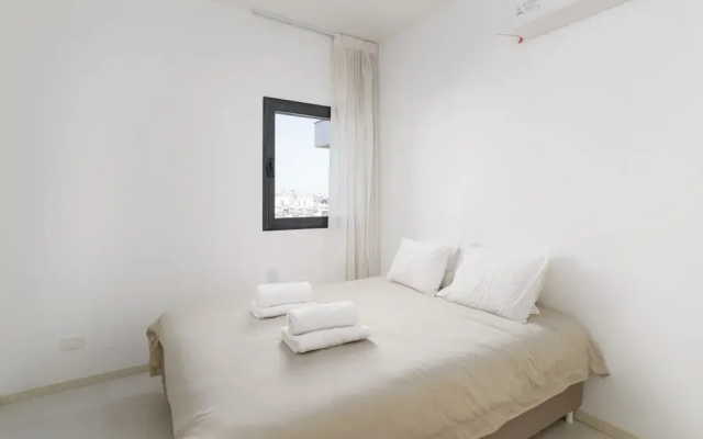 Bat Yam Luxury with Terrace & Sea View
