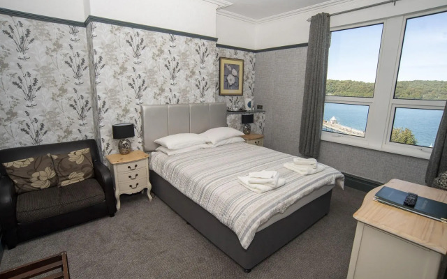 Nomi Rooms & Restaurant