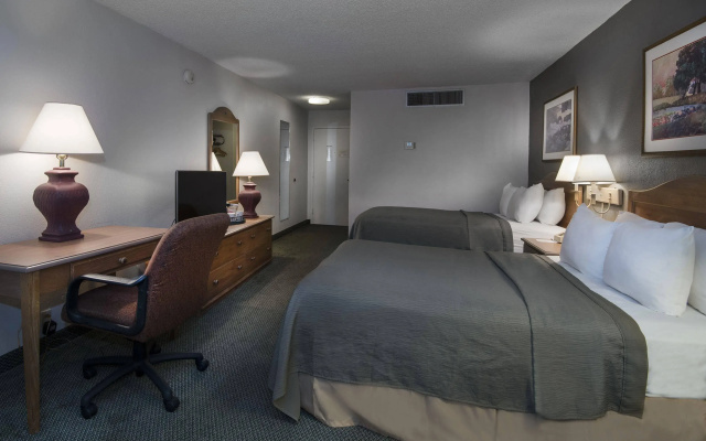 Rodeway Inn & Suites and Conference Center
