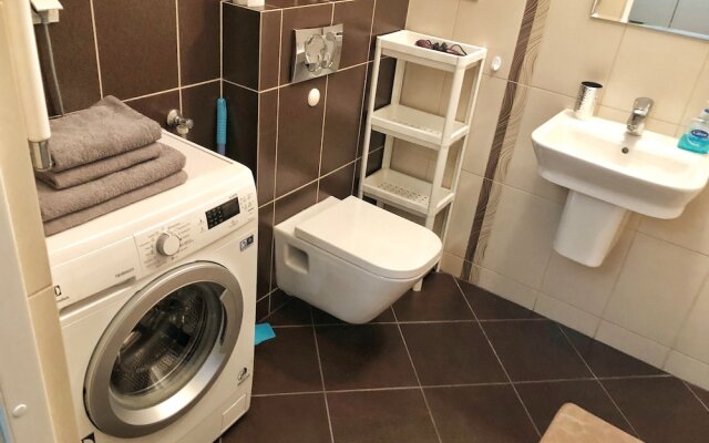 Fox Center Apartments