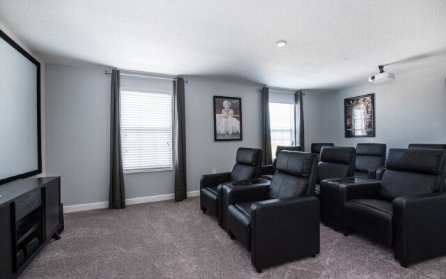 8942tw 8 Bedroom Villa by RedAwning