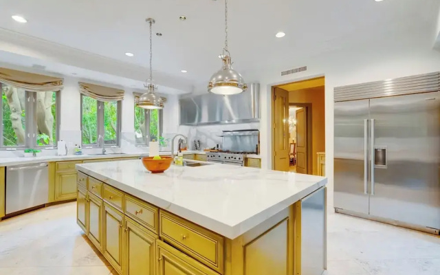 Carolwood - Modern Tuscan Villa With Rolling Lawns and Loggia in Holmby Hills