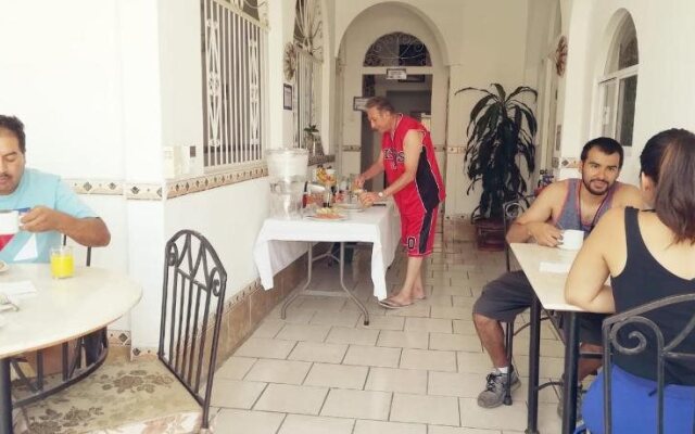 Alexandross Hostel BnB