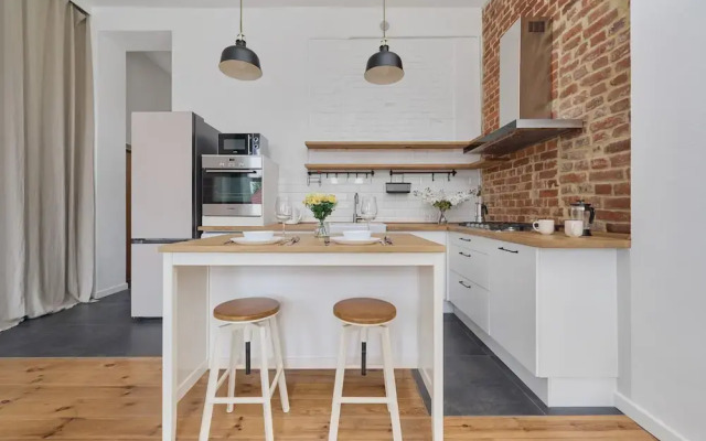 Spacious Apartment Saperów by Renters