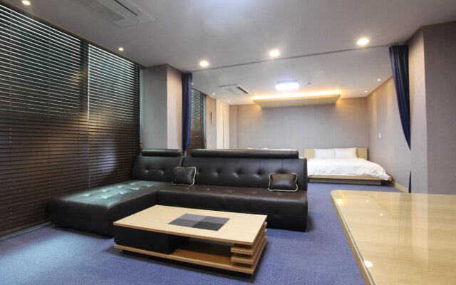 Blooming House Residence