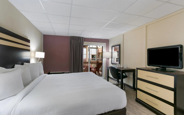 Eisenhower Hotel & Conference Center