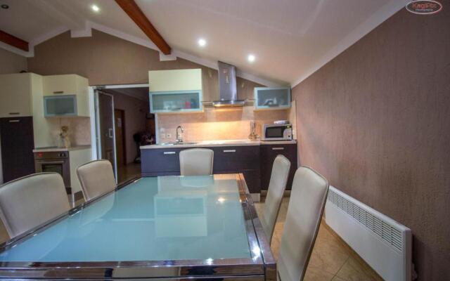 Apartments Lores