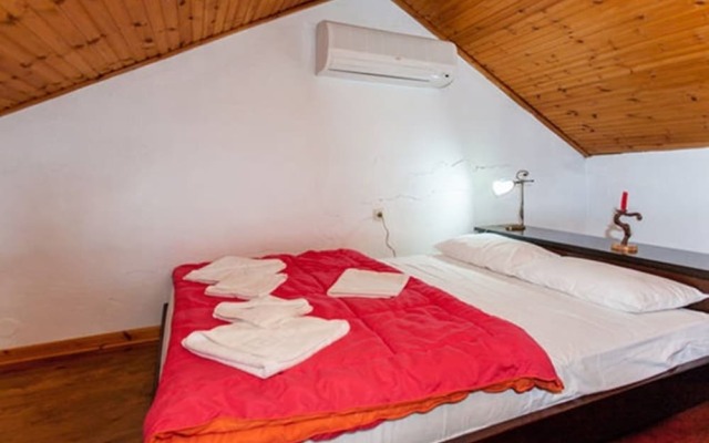 Ideal for 2 families, small village close to beaches