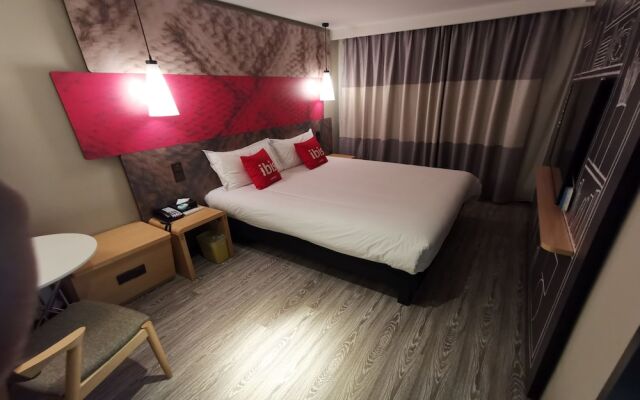 ibis Tianjin Railway Station Hotel