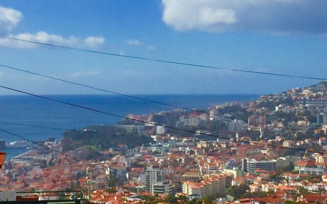 Apartment With one Bedroom in Funchal, With Wonderful sea View, Enclos