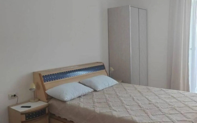 Cozy apartment on Leonova street 66