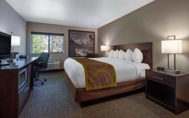 Super 8 St. Regis