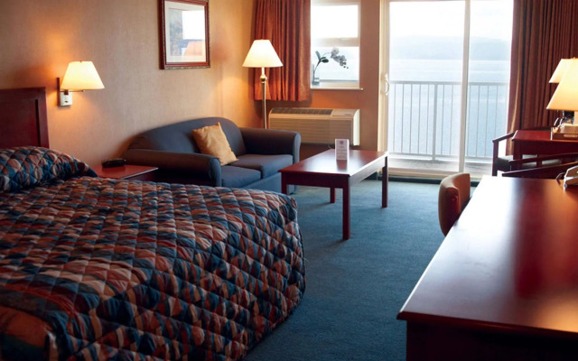 Beach Gardens Resort and Marina