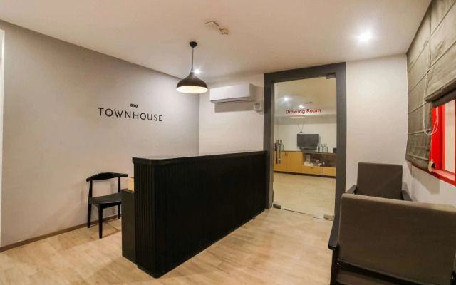 OYO Townhouse 18557 Sector Twenty Seven