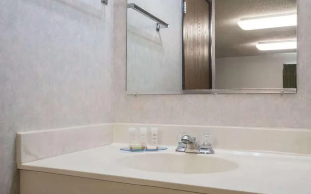 Howard Johnson West Fargo