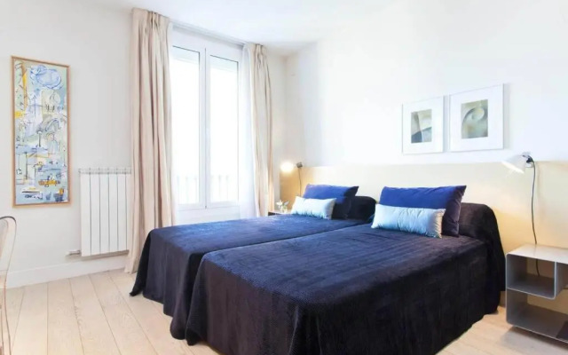 Classy 3bed 3bath apartment in Eixample
