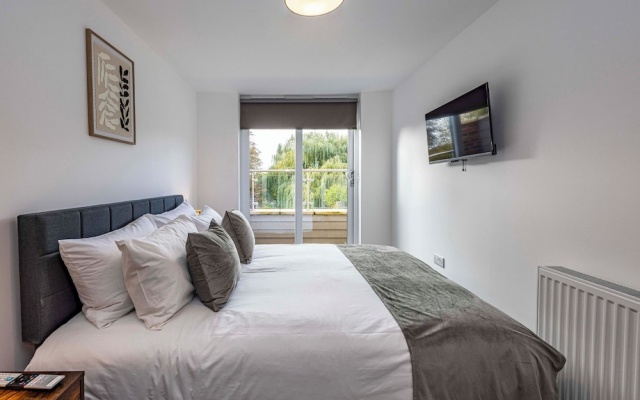 3 Riverside Mews