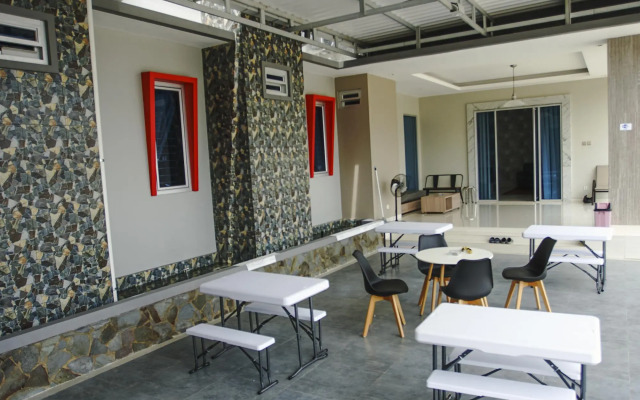 OYO 185 Roriz Residence