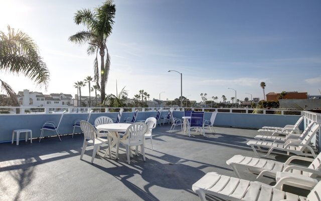 Newport Channel Inn - Near Huntington State Beach